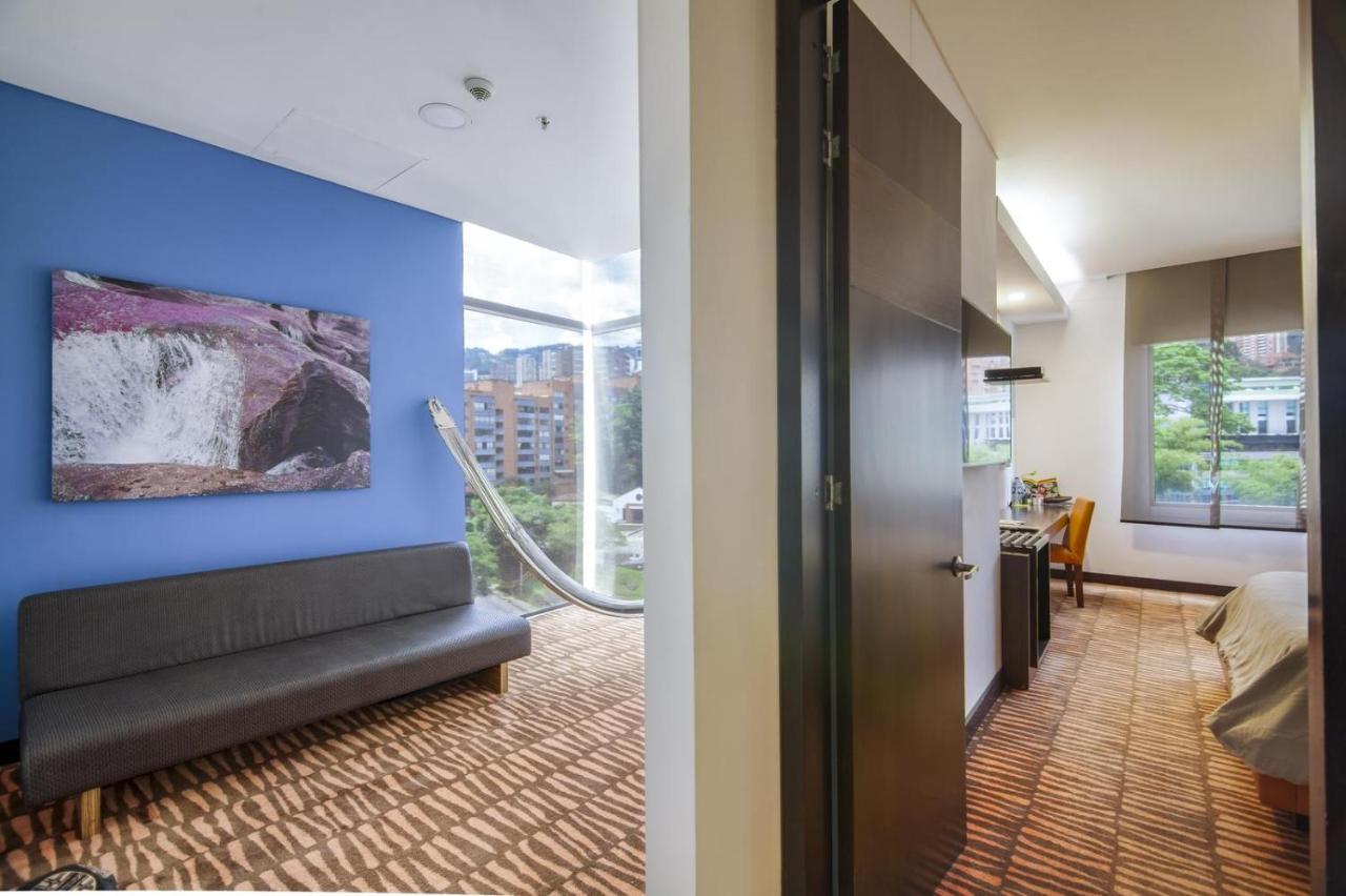 Diez Hotel Categoria Colombia Medellin Bagian luar foto